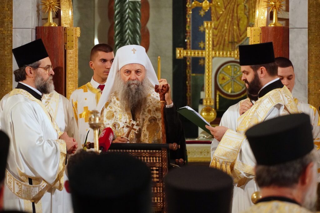 ISPRAĆENA RUKA SVETOG SAVE: Patrijarh Porfirije predvodio liturgiju