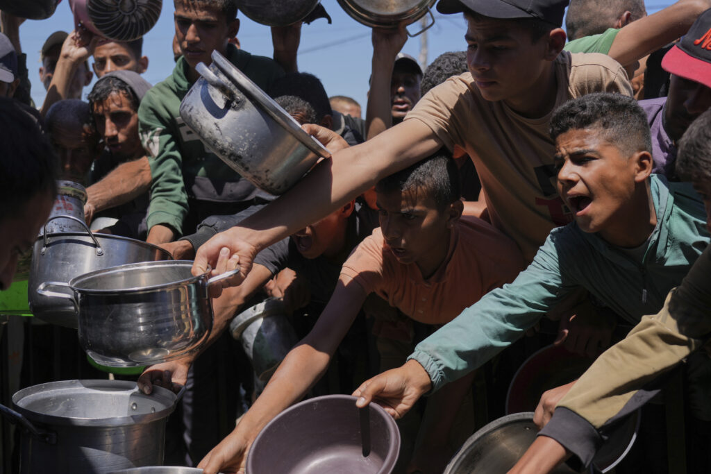 SMRTONOSNA UPOZORENJA: Izraelska vojska pucala na mestu deljenja humanitarne pomoći