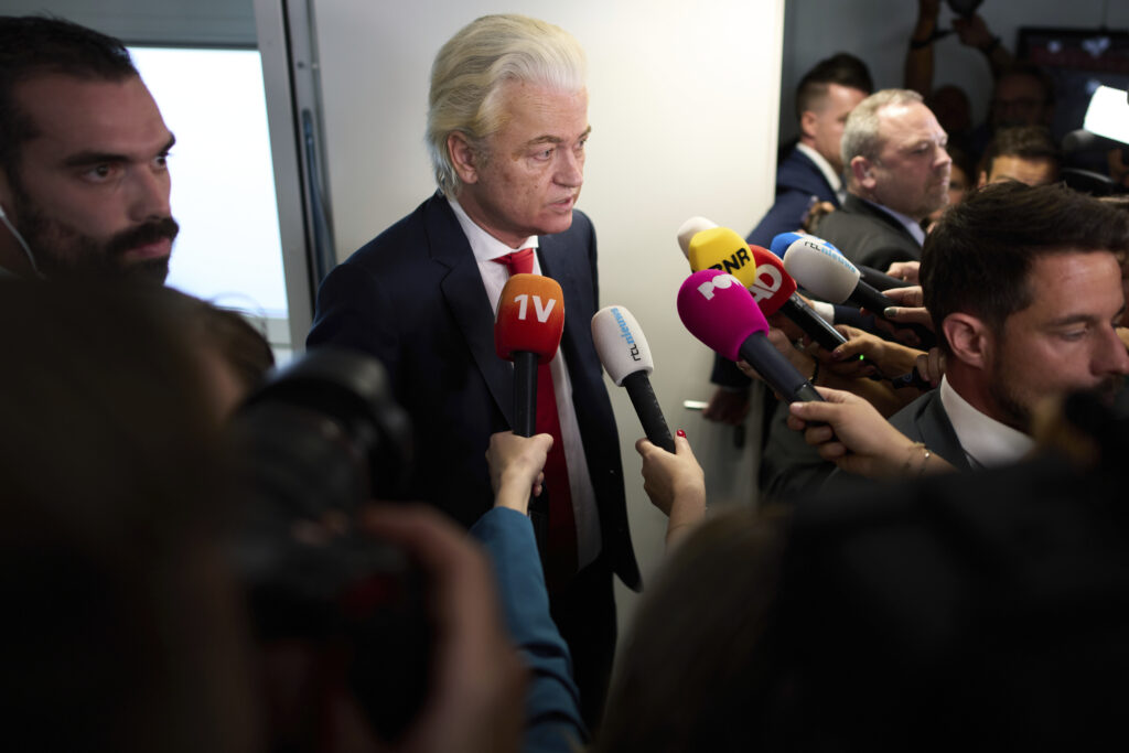 NIJE IZDRŽALA NI GODINU DANA: Raspala se vlada Holandije
