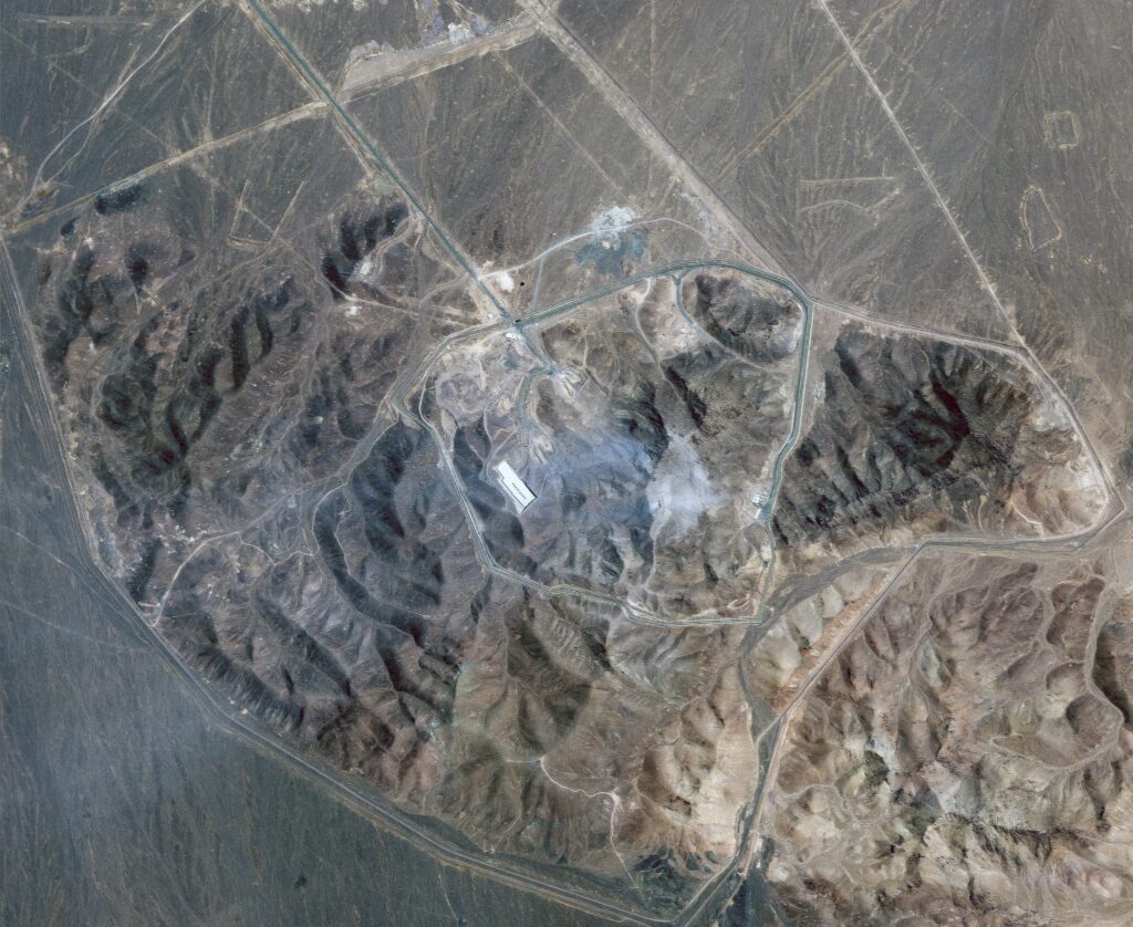 MOĆ RAZARAČA BUNKERA: Ovako izgledaju krateri nakon američkog udara na iranska nuklearna postrojenja (FOTO)