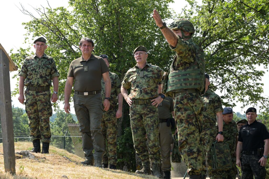NEIZMERAN NIVO VOJNOG PROFESIONALIZMA: Bratislav Gašić i general Mojsilović obišli vojnike u Kopnenoj zoni bezbednosti