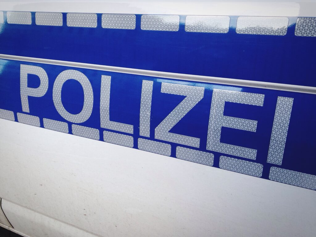 BRUTALAN NAPAD NOŽEM U BEČU: Dve osobe su pokušale da intervenišu, policija već ima informacije o osumnjičenima