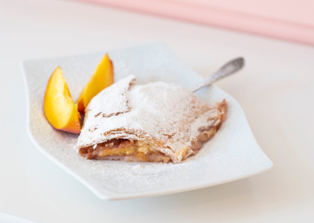 RECEPT DANA: Štrudla s breskvama