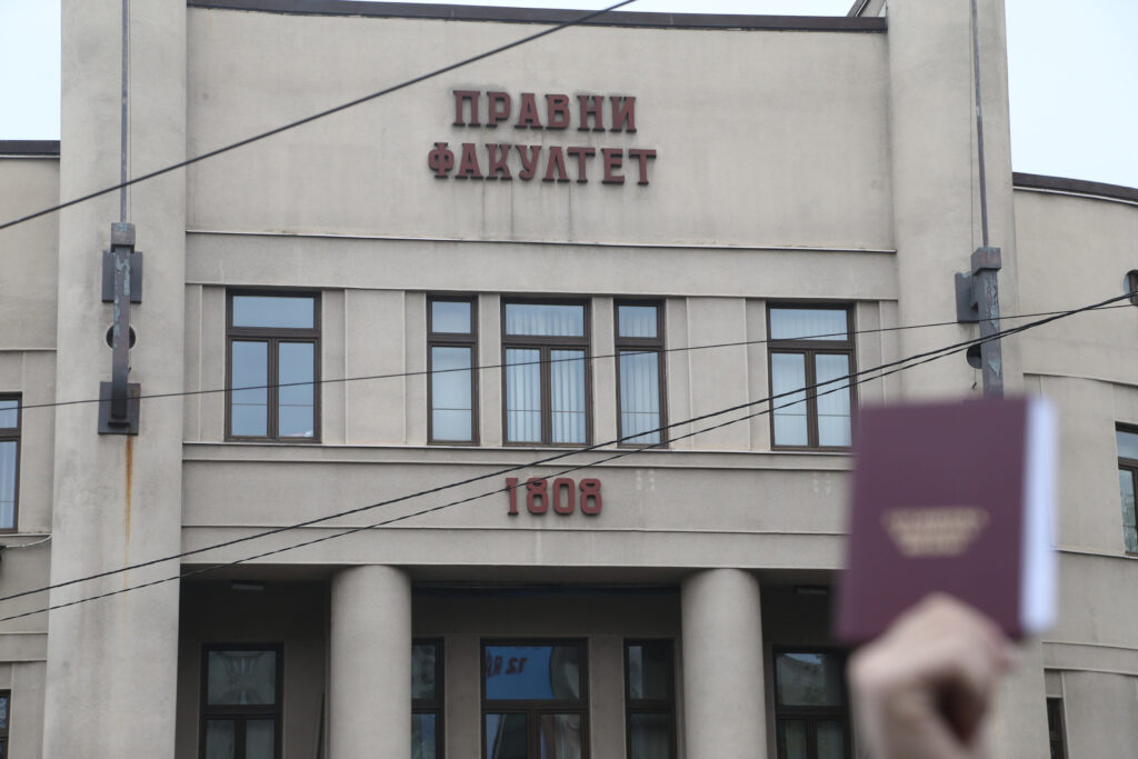 INCIDENT NA PRAVNOM FAKULTETU: Student treće godine pretukao profesorku i portira