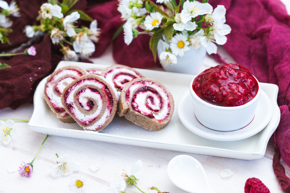 BEZ ŠEĆERA, BRAŠNA I PEČENJA: Recept za posne rolnice od malina