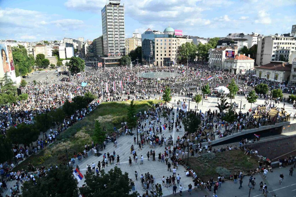 VIDOVDAN U BEOGRADU: Trg Slavija blokiran, ispunjeni prilazi iz svih pravaca
