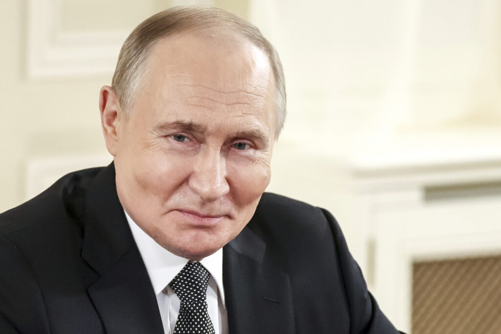 NAUČILA JE OD DADILJE: Vladimir Putin otkrio koji jezik govori njegova unuka