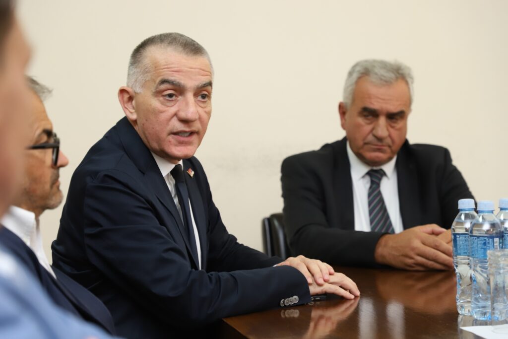 MINISTAR VUJIĆ NA TERENU: Poseta sudovima u Čačku