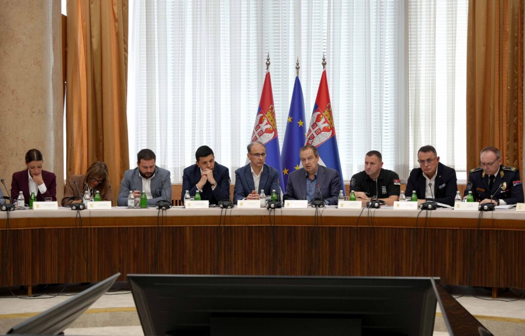 STRAVIČNO VELIKI BROJ POŽARA ZADESIO SRBIJU: Vanredna sednica Republičkog štaba za vanredne situacije
