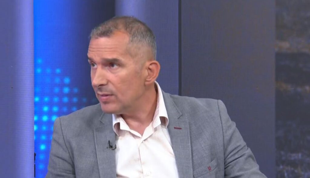„AKTUELNOSTI“ NA HAPPY TV: Tramp se ponaša kao kauboj koji igra partiju pokera