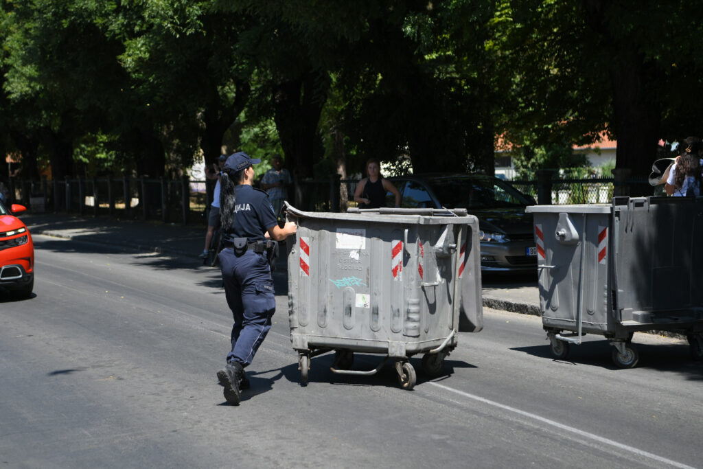 SAOBRAĆAJ NEOMETANO FUNKCIONIŠE U VIŠE PRAVACA: Blokade u Beogradu na nekoliko lokacija