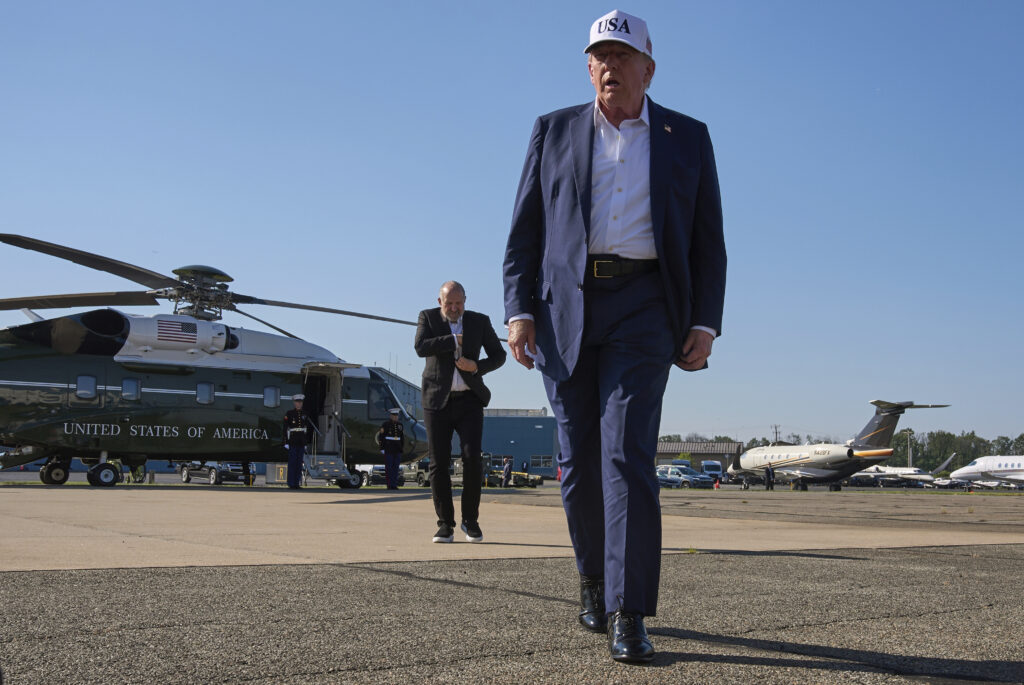 BELA KUĆA POTVRDILA NAVODE: Donald Tramp jednoj zemlji uvodi carine od 25 odsto