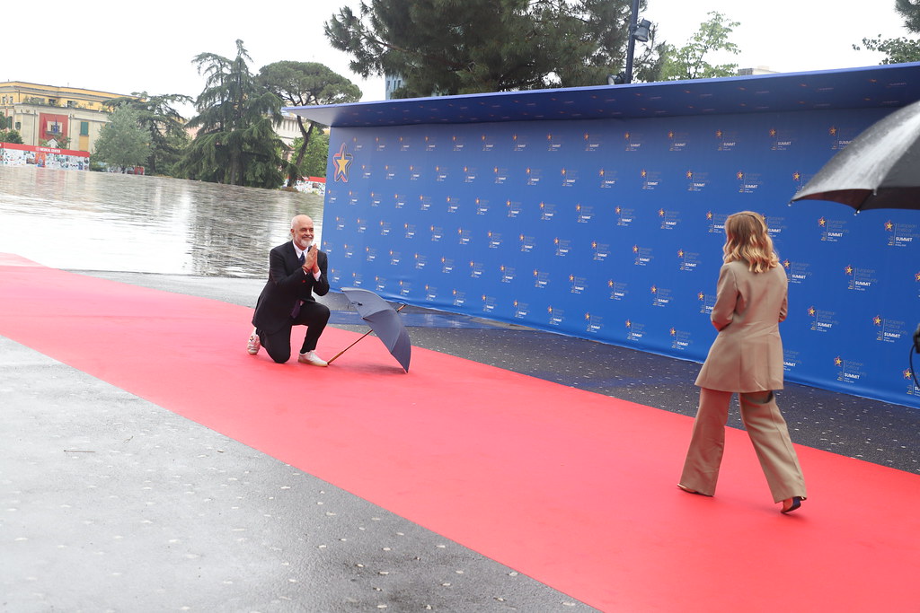 ITALIJANSKA PREMIJERKA ZAMOLILA DA TO NE RADI: Rama ponovo na kolenima pred Meloni