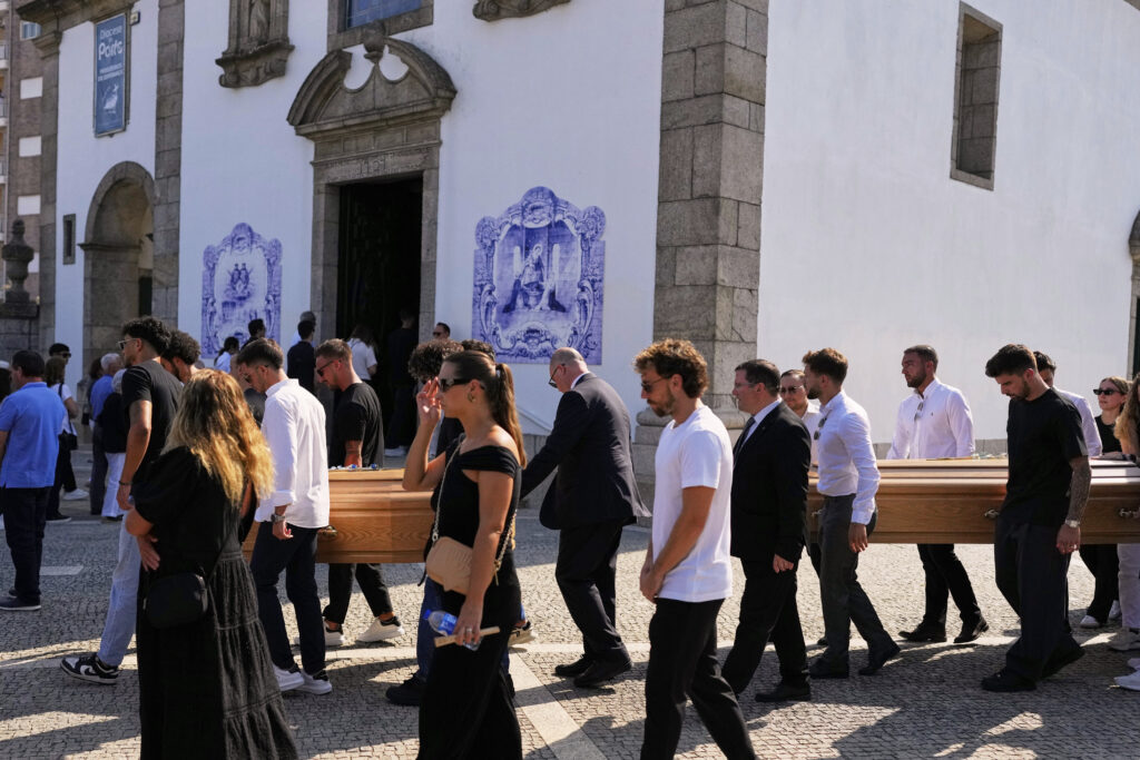 TUGA I SUZE: Poslednji pozdrav Diogu Žoti i Andreu Silvi