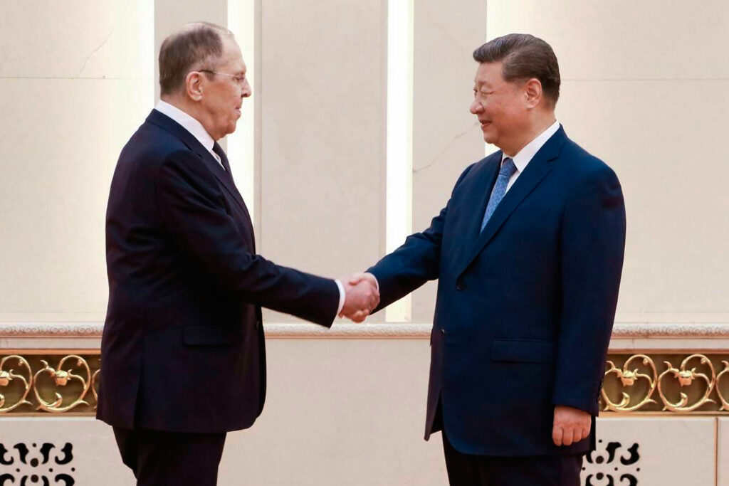 PRENEO MU PUTINOVU PORUKU: Sergej Lavrov se sastao sa Si Đinpingom