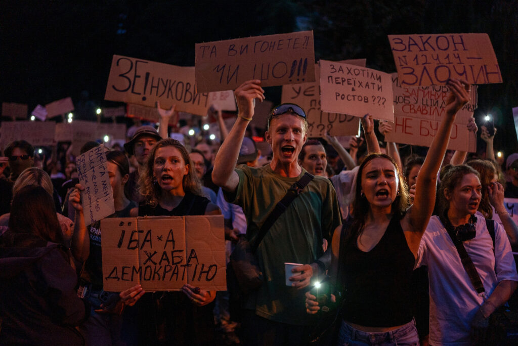 IZABRALI EVROPU, NE AUTOKRATIJU: Kontroverzni zakon izazvao proteste širom Ukrajine
