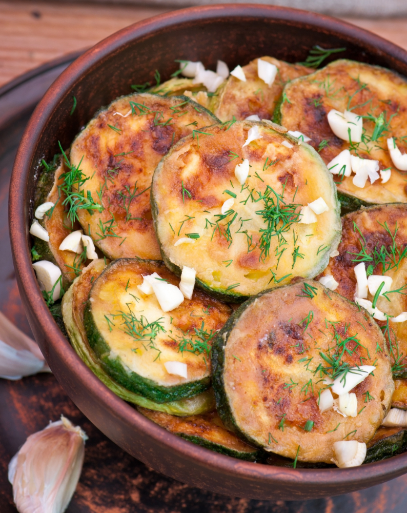 SAVRŠEN RECEPT ZA LETNJE DANE: Zapečene tikvice sa sirom