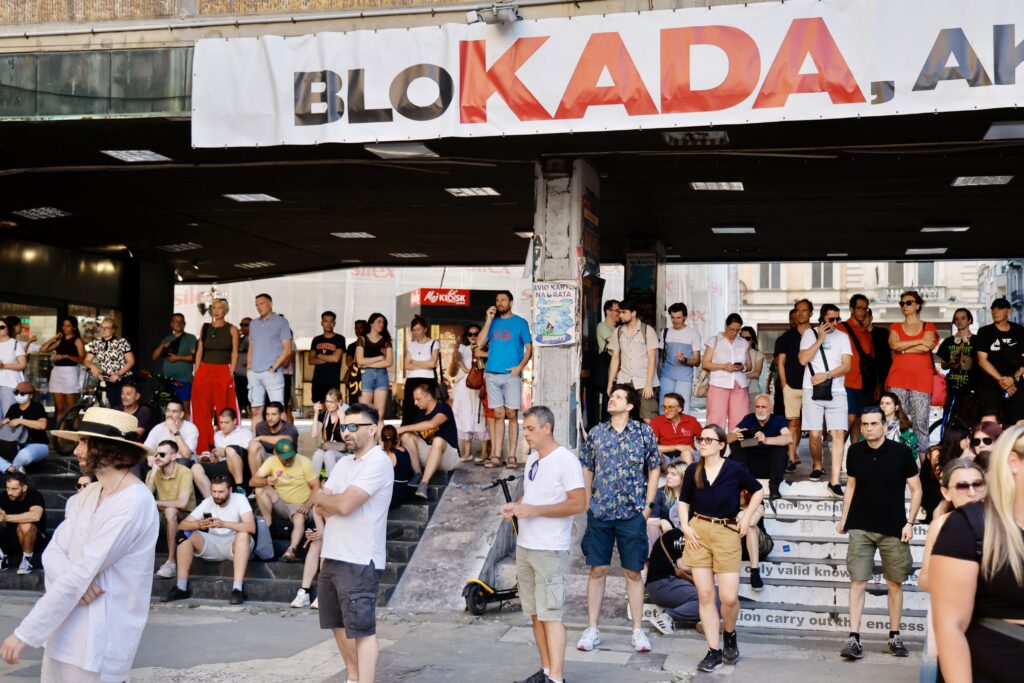 MIRNO IZLAZIMO IZ REKTORATA: Studenti prekinuli blokadu, policija u jutarnjim časovima ušla u zgradu