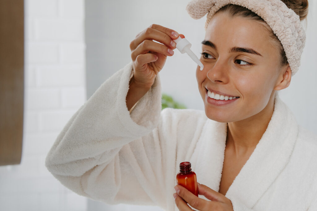 DA LI RETINOL TREBA KORISTITI LETI? Dermatolozi otkrivaju istinu o omiljenom sastojku za negu kože tokom sunčanih meseci