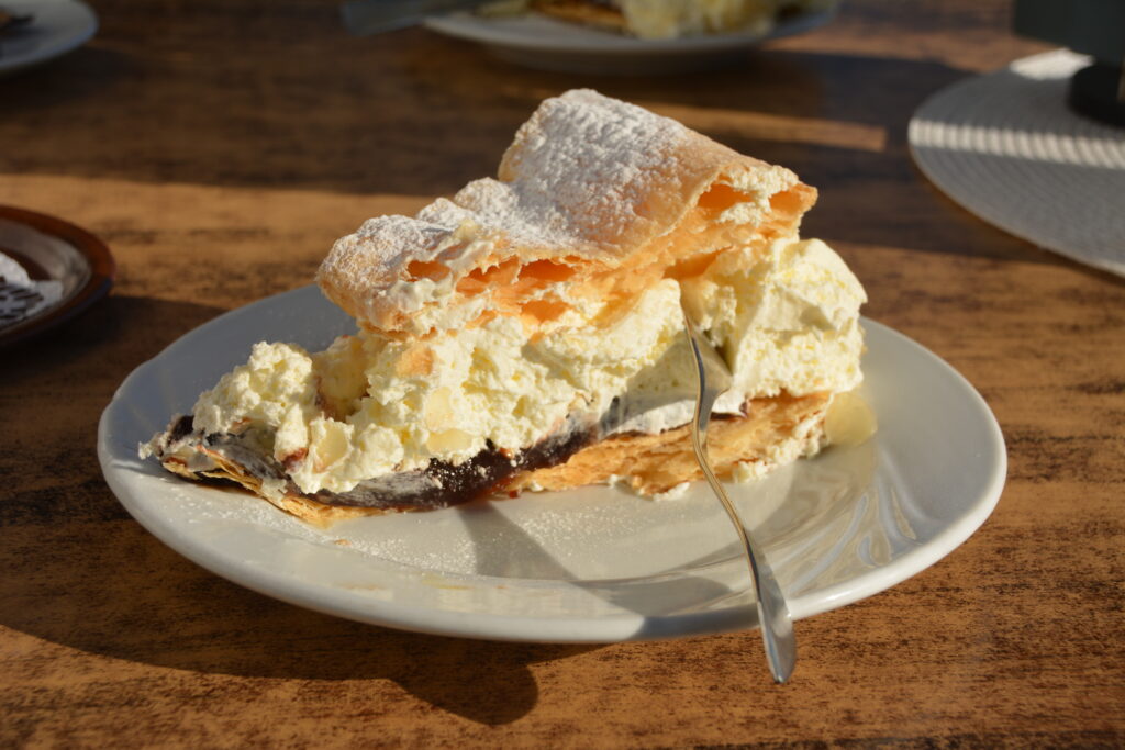 ZA SVE LJUBITELJE KREMASTIH POSLASTICA: Recept za grčke krempite
