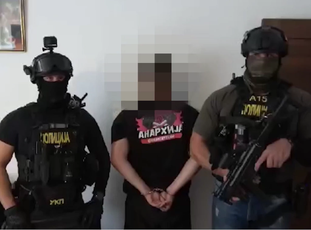 RASKOMADANO TELO BACIO U REKU: Pogledajte kako je uhapšen osumnjičeni za ubistvo u Lazarevcu (VIDEO)