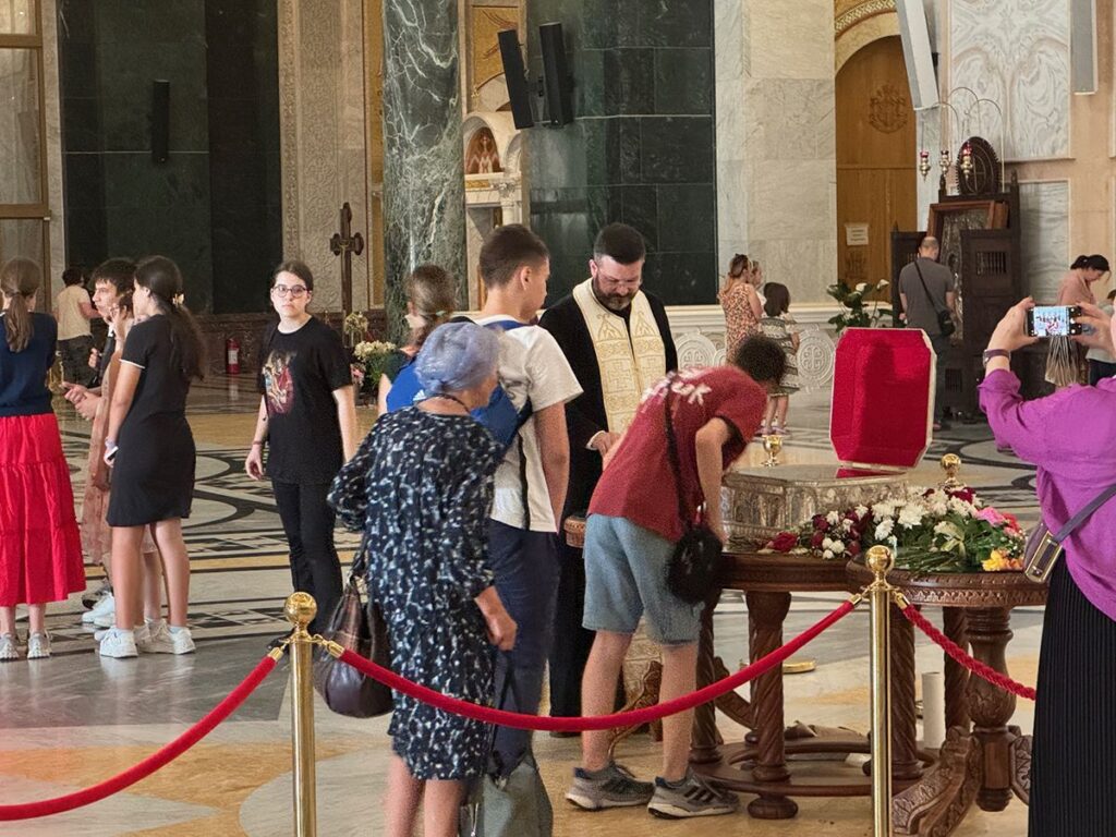 DANAS JE SLAVA SVIH LEKARA: SPC i njeni vernici proslavljaju letnje Svete Vrače Kozmu i Damjana