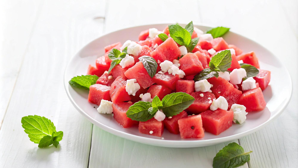 NESVAKIDAŠNJI SPOJ KOJI ĆE VAS ODUŠEVITI: Letnja salata od lubenice i feta sira