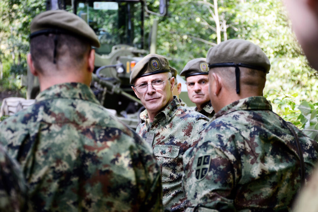 VOJSKA UZ NAROD: Načelnik Generalštaba u obilasku jedinica Kopnene vojske