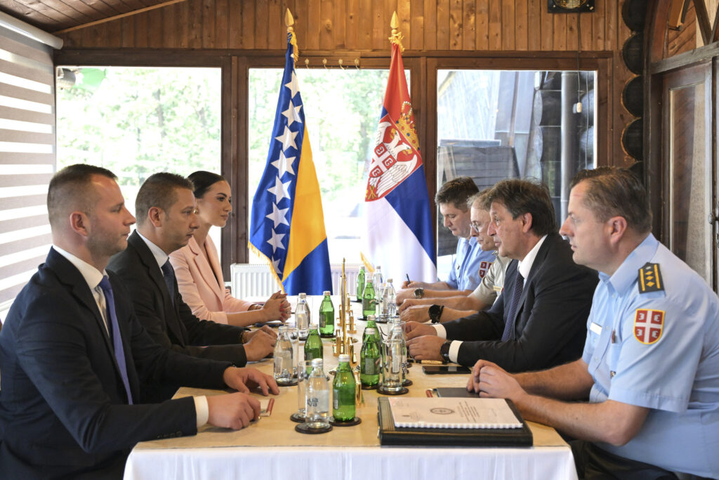 GAŠIĆ UDARIO TEMELJ NOVOJ SARADNJI: BiH i Srbija dogovaraju konkretne vojne korake