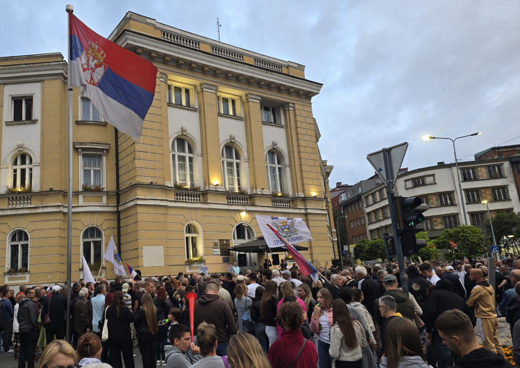 U UŽICU POČEO PROTEST: Okupljeni građani traže oslobađanje pritvorenih