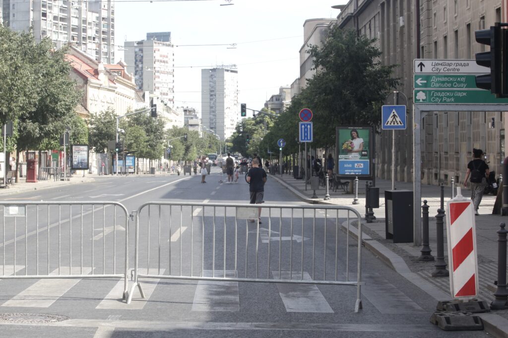 STUDENTI I GRAĐANI NA RASKRSNICI AVIJATIČARSKOG TRGA I KARAĐORĐEVE: Počele blokade na nekoliko lokacija