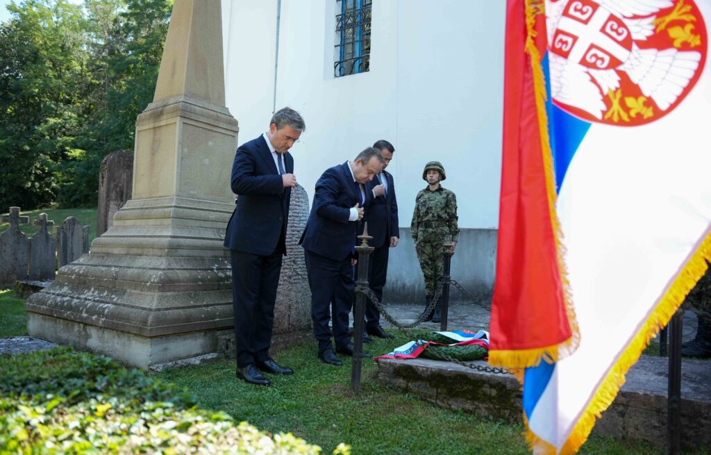 SRBIJA UVEK TREBA DA BUDE JEDINSTVENA: Dačić položio venac na spomenik prote Mateje Nenadovića (FOTO)