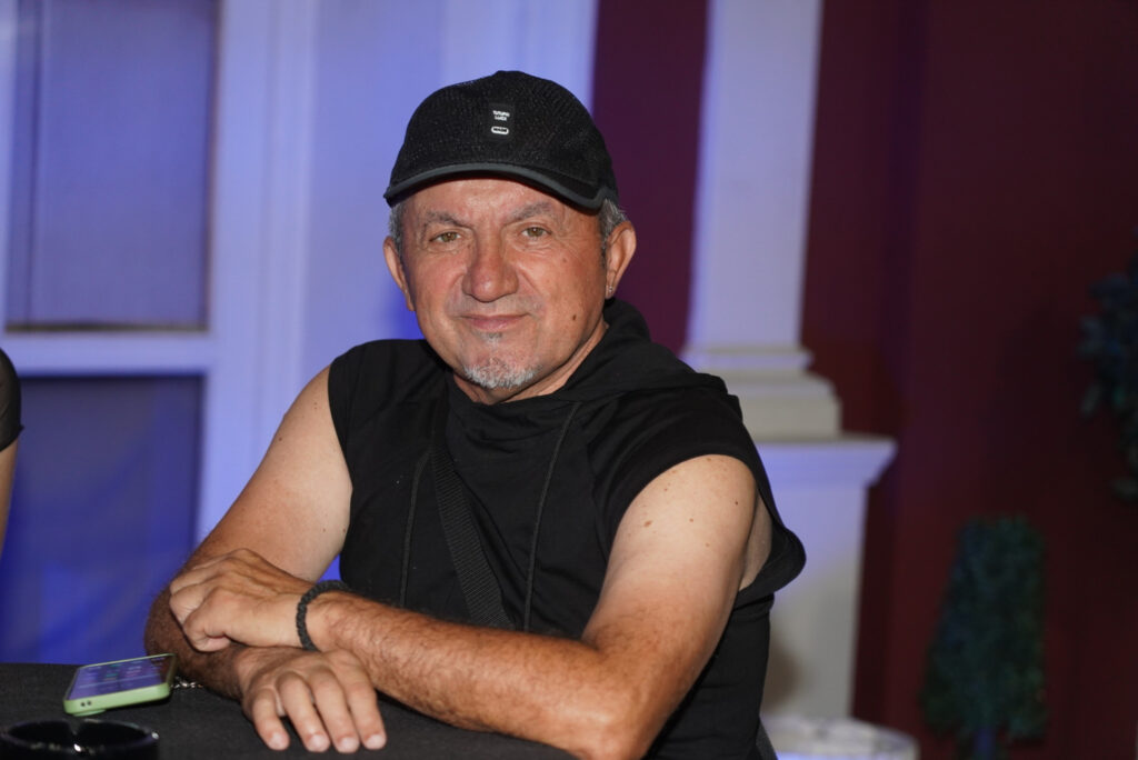 JA SAM KRMAČA, SVE SLUŠAM: Čeda Čvorak iskreno u muzici, grupi „Luna“ i naslednicima