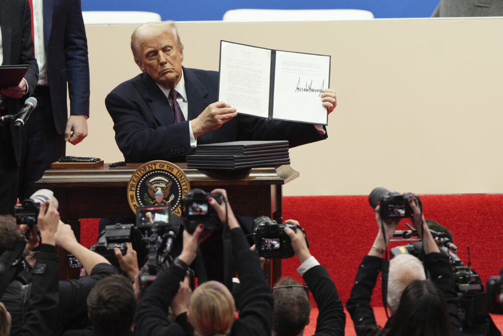 OD ODBRANE KA RATU: Donald Tramp potpisao nardbu o preimenovanju ministarstva