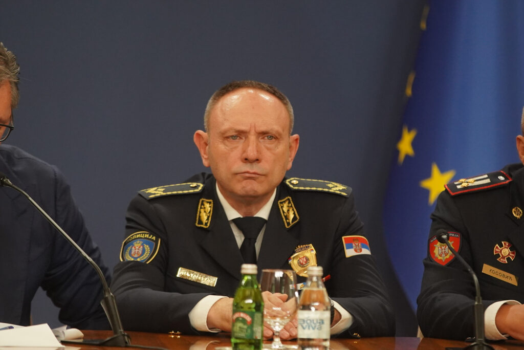 IZVEŠTAJ DIREKTORA POLICIJE: Na javnim okupljanjima u Srbiji bilo više od 103 hiljade ljudi