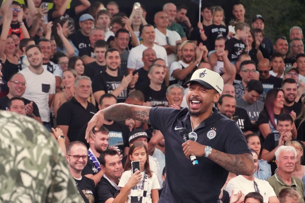 PEH ZA PARTIZAN: Karlik Džons morao na operaciju prsta