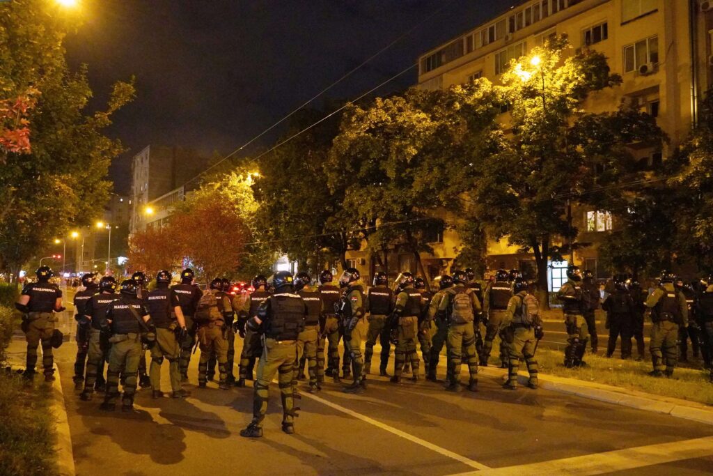 OBORENE ODLUKE SUDA: Ipak pritvor za napadače na policajce sa javnih skupova