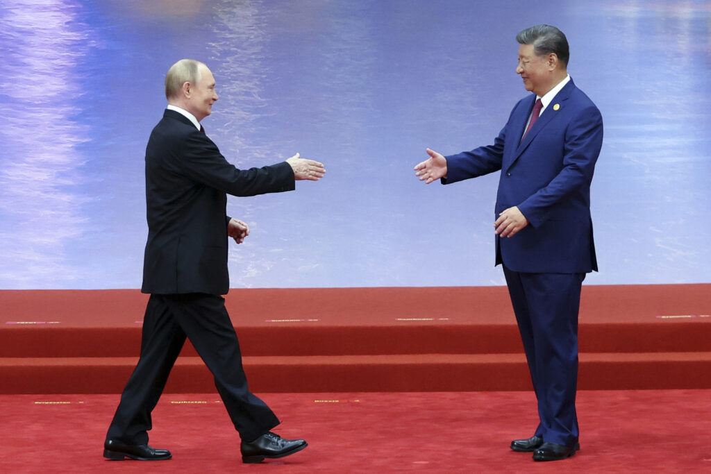 CRVENI TEPIH ZA RUSKOG PREDSEDNIKA: Putin stigao u Kinu i odmah obavio razgovor sa Sijem
