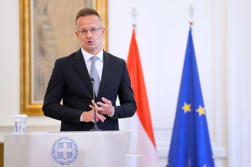 RAT SE NEĆE REŠITI NA BOJNOM POLJU: Sijarto o predstojećem sastanku Putina i Trampa