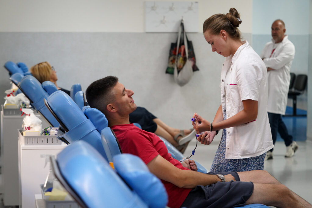 KRVNE REZERVE NA MINIMUMU: Apel građanima za doniranje krvi
