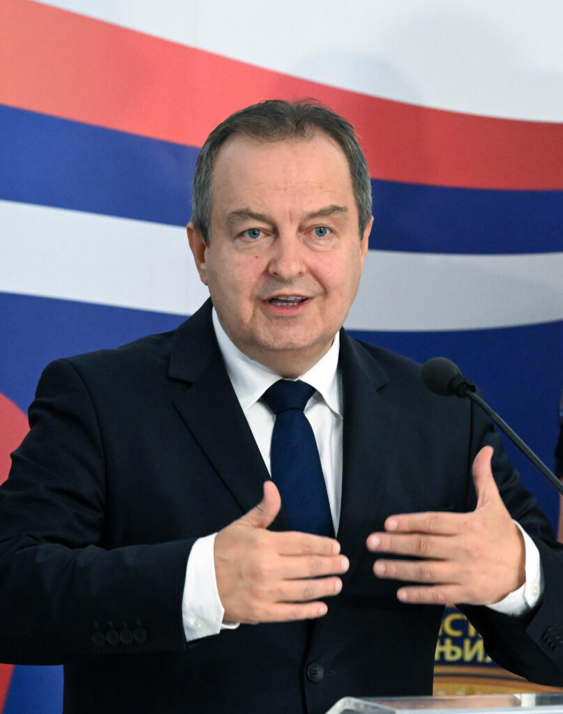 ZADOVOLJSTVO JE DA POLICIJA IZAĐE I SVE PROĐE MIRNO: Dačić najavio stotinak novih skupova za sledeću nedelju