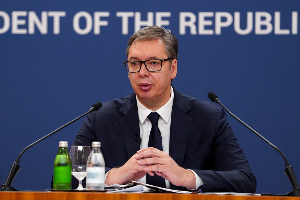 GRAĐANI ŽELE MIR I STABILNOST, A ŠKOLSKA GODINA POČINJE BEZ PROBLEMA: Vučić zadovoljan mirnim skupovima protiv blokada