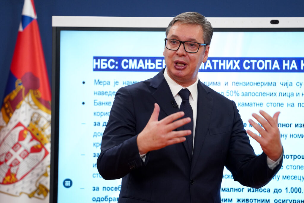JEFTINIJI GOTOVINSKI I STAMBENI KREDITI: Vučić najavio sniženje kamata i ukidanje troškova obrade