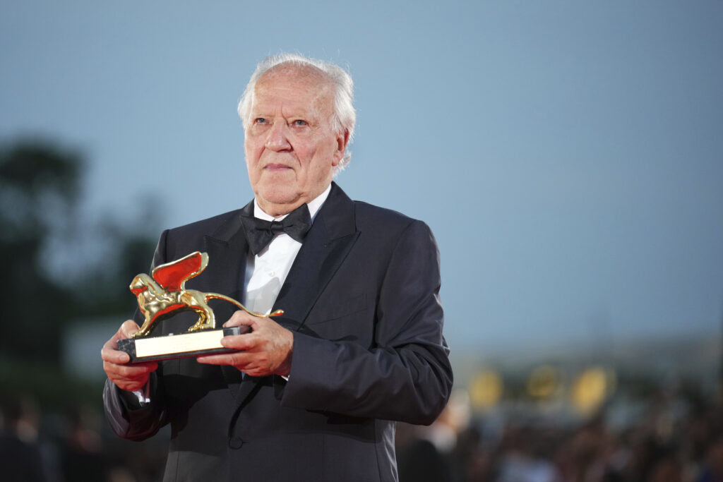 ZLATNI LAV ZA ŽIVOTNO DELO VERNERU HERCOGU: Otvoren 82. Filmski festival u Veneciji (FOTO)