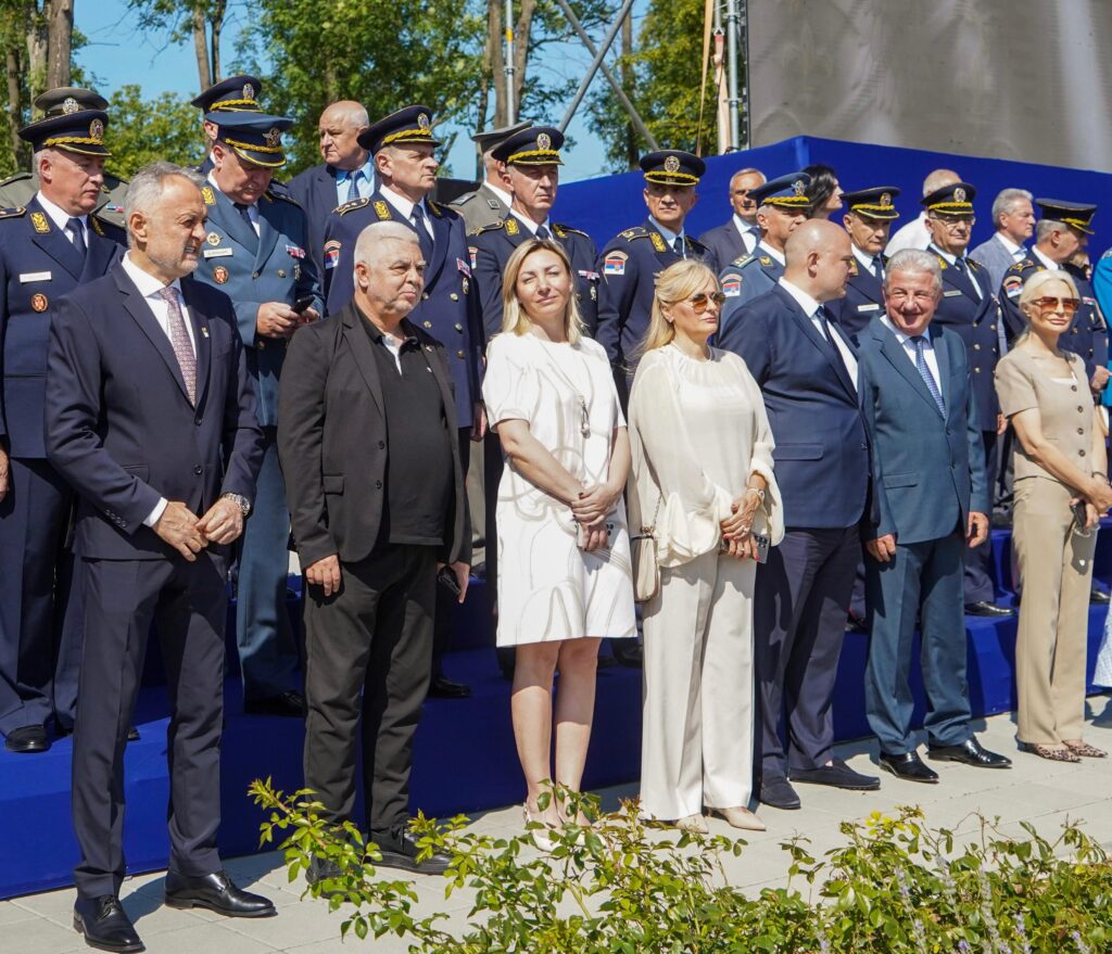 ŽENE STUB VOJSKE SRBIJE: Ministarka Macura na promociji najmlađih oficira