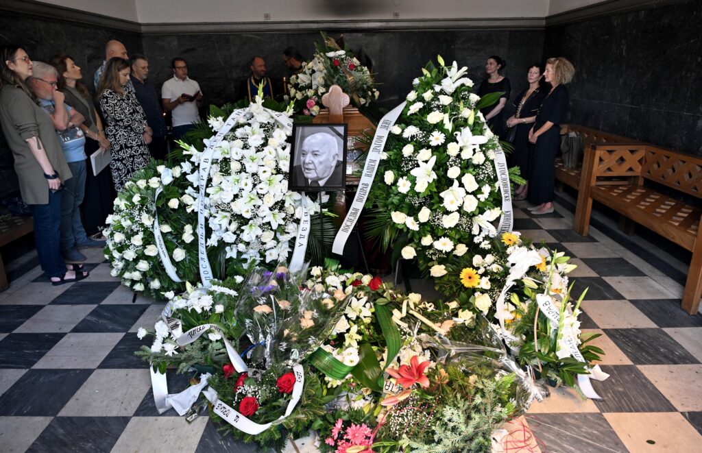 U PRISUSTVU PORODICE I PRIJATELJA: Dobrivoje Tanasijević – Den Tana sahranjen danas u Beogradu (FOTO)