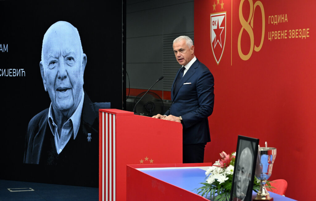 KOMEMORACIJA ČOVEKU SVETSKOG FORMATA: Od Den Tane se opraštaju porodica i prijatelji