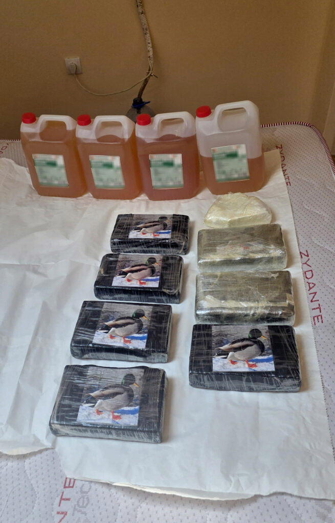 UHAPŠEN SA OSAM KILOGRAMA DROGE: Sumnja se da je u pitanju kokain