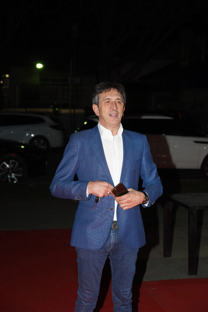 UHVAĆEN U IZLASKU: Žika Jakšić prvi put s prijateljima posle moždanog udara