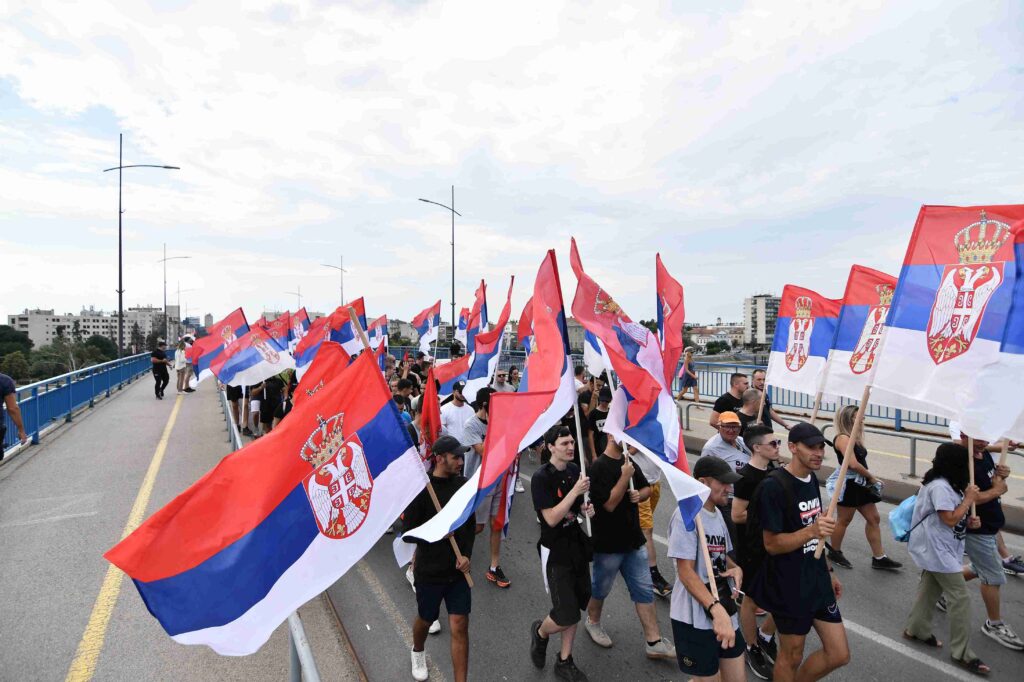 DOK HRVATSKA SLAVI, SRBIJA TUGUJE: Nemački dnevni list o obeležavanju „Oluje“